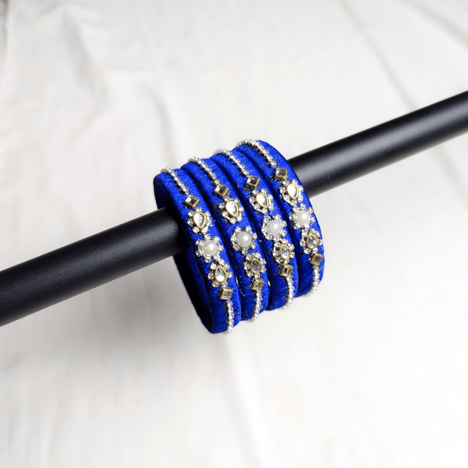 হ্যান্ডমেড চুড়ি আভিজাত্যের প্রতীক