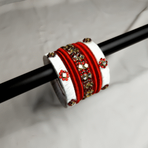 হ্যান্ডমেড চুড়ি আভিজাত্যের প্রতীক