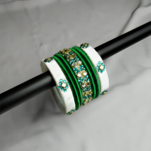 উৎসবের মুহূর্তে রঙিন চুড়ির হাসি