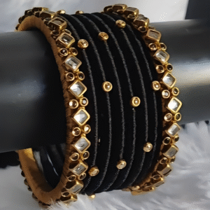 উৎসবের সাজে রঙিন চুড়ির ঝলক