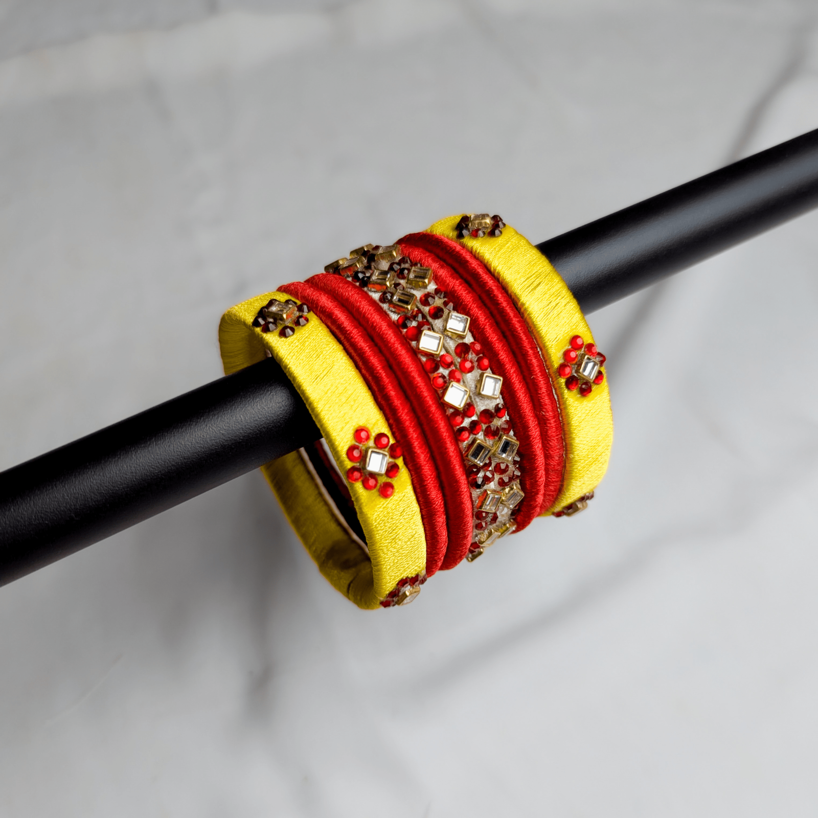 পাহ্যান্ডমেড চুড়ি — আভিজাত্যের নতুন পরিচয়