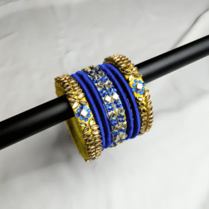 হ্যান্ডমেড চুড়ি হৃদয়ের ছোঁয়ায় তৈরি