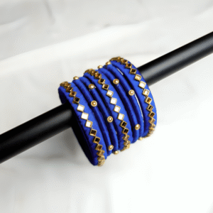 উৎসবের সাজে রঙিন চুড়ির ঝলক