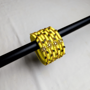 হ্যান্ডমেড চুড়ি অনন্য রুচির ছোঁয়া